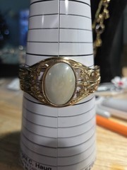 Vintage 1980s-1990s Victorian Revival Gold Tone Mother Of Pearl Bracelet 7″