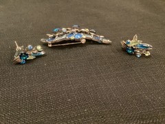 Vintage Juliana costume jewelry blue rhinestone pin/ earings, lovely
