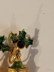Vintage Holiday Ivy Clip on Earrings