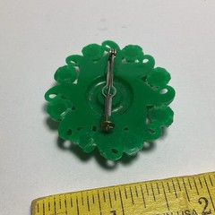 EARLY GREEN CELLULOID PLASTIC RHINESTONE BROOCH C-CLASP WISPY PINWHEEL FLOWER