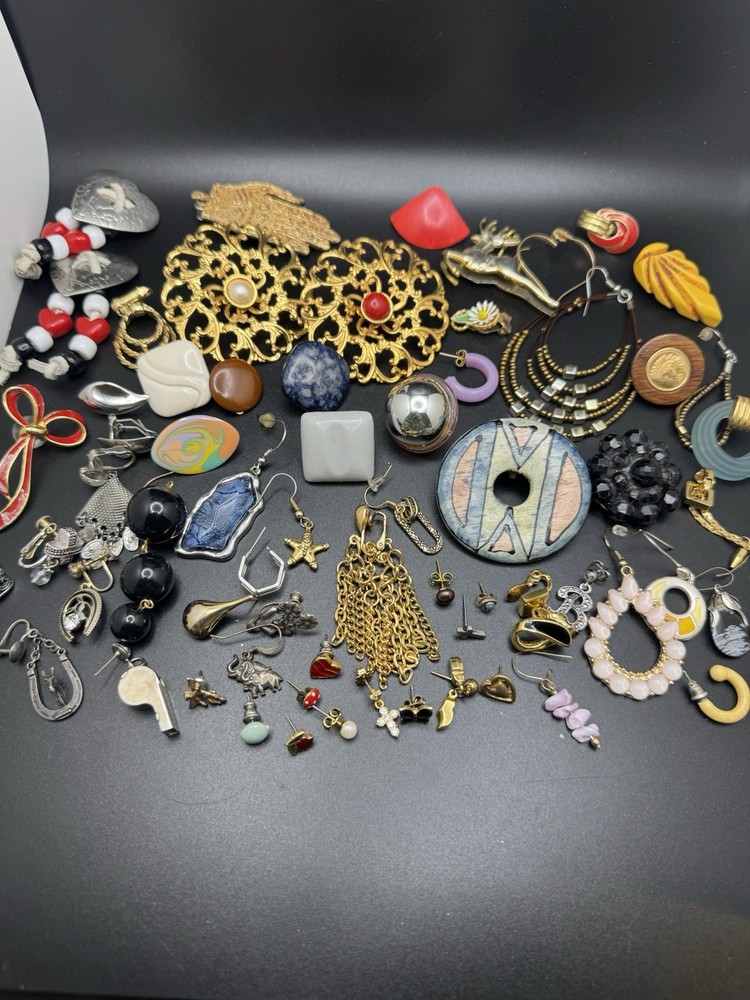 Vintage Single Earrings Lot 66 Pc Mixed Gold Tone Dangle Stud Novelty Craft