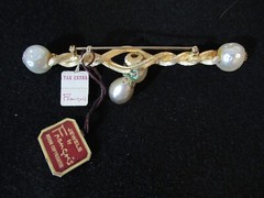 vintage costume jewelry brooch by Francois Gold tone simulated pearls New