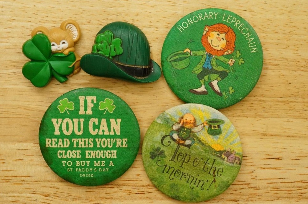 Vintage Lot Pinback Buttons St Patricks Day Hallmark Holiday Irish Shamrocks