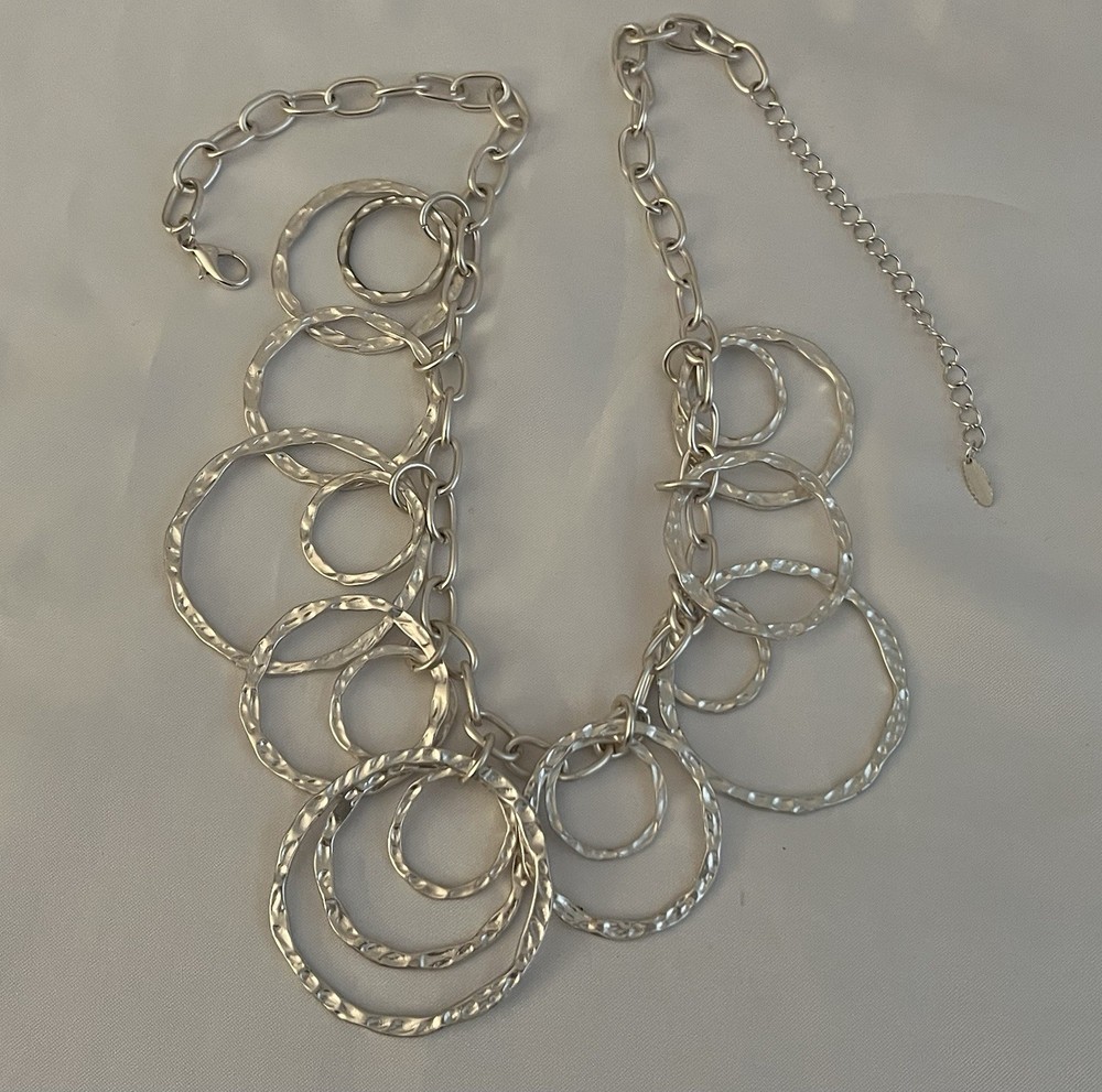 LONG VINTAGE SILVER TONE VCLM NECKLACE W/ INTERLOCKING CIRCLES