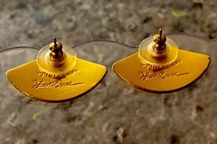 Laurel Burch Vintage 80s “Fuji Fan” Enamel White/Gold Tone Stud Earrings 1”