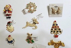 21 pc CHRISTMAS JEWELRY LOT BROOCH EARRINGS RHINESTONE GERRY’S, LIA, JJ, AVON +