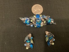 Vintage Juliana costume jewelry blue rhinestone pin/ earings, lovely