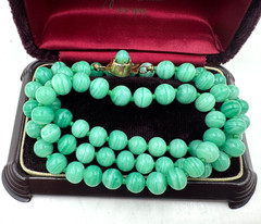 GREEN PEKING GLASS FAUX JADE BEADS NECKLACE HAND KNOTTED ART DECO CLASP 22″ LONG