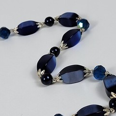 Vintage Royal Blue Lucited Beaded Necklace 26 In Silver-Tone Endless No Clasp