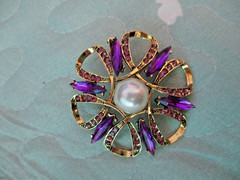 Beautiful Gold Tone Brooch with Purple Zircons and a Faux Pearl
