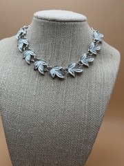Vtg Coro Necklace Choker White & Silver-toned Enamel Leaf Adjustable Length