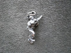WWII US Soldier Marine with Rifle Vintage Crest Craft Silvertone Charm 3.1g