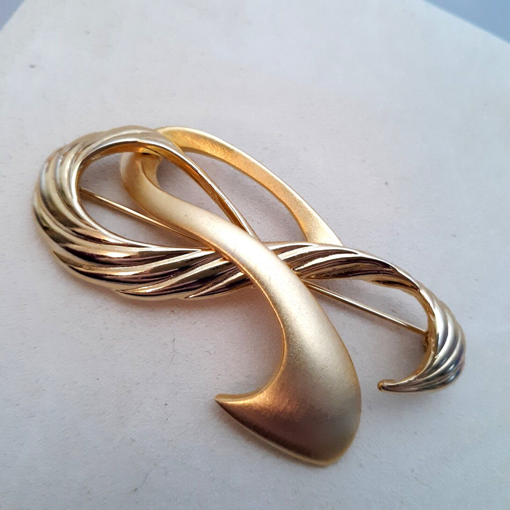 Vintage Signed Tona Brooch Brushed and Textured Gold Tone Swirl Ribbon Design