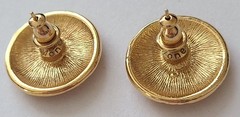 VINTAGE STUNNING BUTTON SIGNED MONET PIERCED EARRINGS