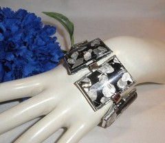 Vtg Chunky Lucite Confetti Bracelet Black White Gold