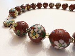 Beautiful Vintage 17″ Cloisonné Floral Bead Necklace
