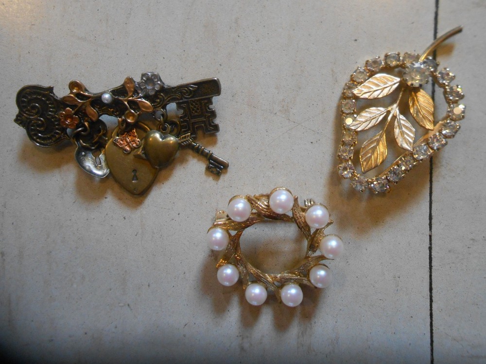 LOT OF 3 VINTAGE UNBRANDED GOLD & BRONZE BROOCHES