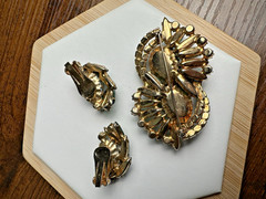 Vintage Juliana D&E Green & Blue Swirl Rhinestone Brooch Pin & Clip Earrings Set