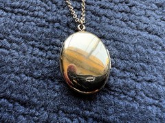 Vintage 12K Gold Filled Hand Etched Oval Locket Pendant Necklace With 20in Chain