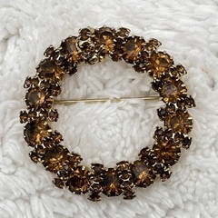 Vintage Brown Rhinestone Circle Brooch Sparkly Autumnal Glass Stones 1.5″