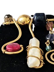 Fabulous Vintage Hanging Stones Gold Tone Pin