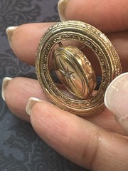 Vintage 1970s Avon Spinner Brooch Gold Tone Rotating Starburst Rhinestone Signed