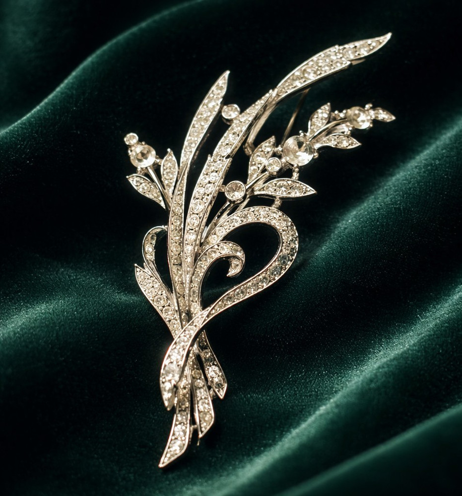 Rare Book Piece Vintage 30s Trifari Silver Tone Glass Rhinestones Brooch 3,5″ T