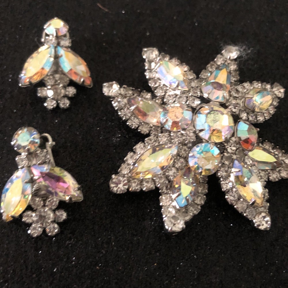 Vtg. unsigned Weiss? Silver Tone Brooch and Earrings set clear Aurora Borealis