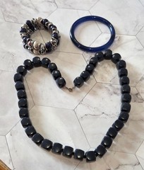 VINTAGE-RETRO Fabulous 3 Piece Navy Beaded Necklace / Bracelet Set mixed brands