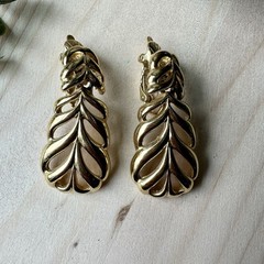 Vintage Trifari Clip Earrings 2 Inch Signed Twice Gold Tone Leaf Filigree Hinged