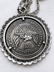 Vintage 1976 USA Bicentennial Spirit of ’76 Pendant Necklace Original Chain 42g