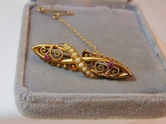 Dainty Victorian 15K 625 Yellow Gold Stamped Small Pearls Rubies Filigree Brooch