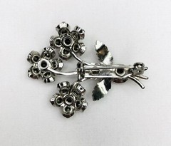 Vintage Rhinestone Daisy Silver Tone Brooch Pin Prong Set Stones