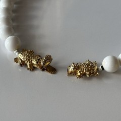 Rare 1974 Mimi di Niscemi Frog Clasp White Bead Choker Necklace Signed Vtg