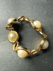 Vintage Faux Pearl Station Bracelet Gold Tone Link Classic Capsule 7” Career