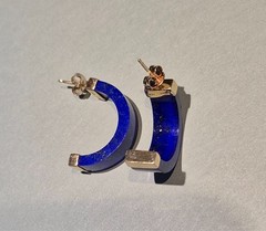 Vintage 14K Yellow Gold Hong Kong Lapis Hoop Earrings 1” Long, Vintage