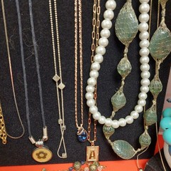 60 Piece Vintage-Now Jewelry Lot Necklaces Bracelets Brooches Earrings