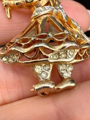 Vintage Rhinestone Brooch Figural Gold tone Woman with Flowers READ