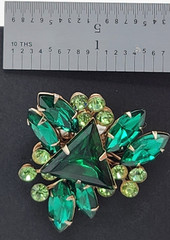 Vintage Emerald Green Rhinestone Gold Tone Brooch Pin Triangle Marquise Glass