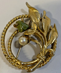 VTG “Jade Garden” by Sarah Coventry Floral Brooch w/Jade Stone & Cultured Pearl