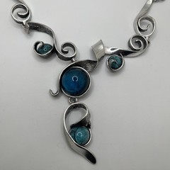 Vintage alisha d necklace Silver tone Twisted Metal With Blue Acrylic Cabochons