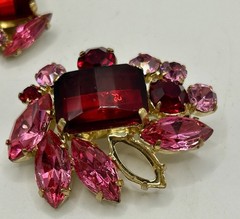 Vintage Red & Pink Rhinestone Brooch Pin & Matching Clip On Earrings Gold Tone