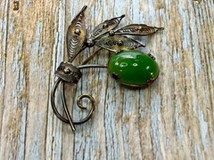 Green Jade Cabochon Floral Filigree Leaf Vintage Sterling Silver 925 Brooch Pin