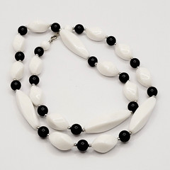 Modern Art Deco Black & White Round and Geometric Spiral Bead Vintage Necklace