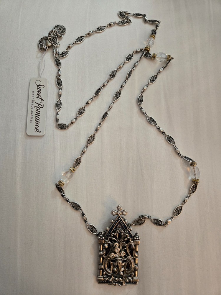 Vtg Sweet Romance Silvertone ‘Gates of Heaven’ Opening Door Pendant Necklace