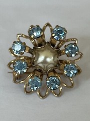 Vintage Gold Tone, Light Blue Rhinestone, Pearl Accent Brooch ￼