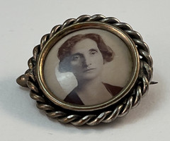 Antique Silver Tone Round Photo Picture Brooch Pin 1″ Mixed Metals