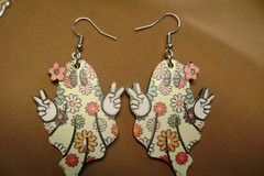 NWOT- RETRO HIPPIE FLOWER POWER LOVE GHOST WOOD HALLOWEEN HOOK PIERCED EARRINGS