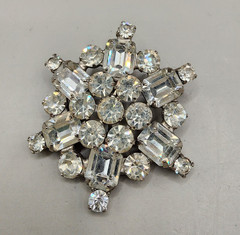Vintage WEISS Clear Rhinestone Snowflake Brooch Pin Silver Tone Art Deco Style