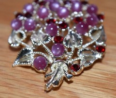 VTG STAR Floral Bouquet Pin Brooch Red & Pink Rhinestones Stones Flowers Leaves